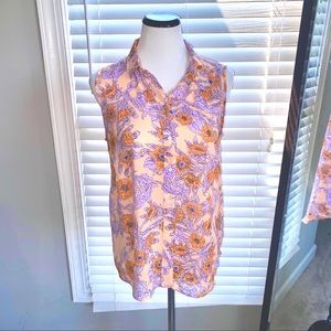 🛍 5/$25 H&M Sleeveless Button Floral Top